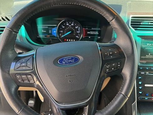 Used 2016 Ford Explorer Limited w/ Equipment Group 301A FWD image 3