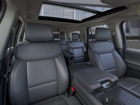 New 2025 Ford Expedition Active image 10