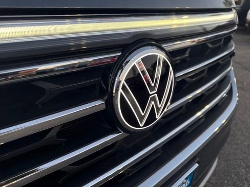 Used 2025 Volkswagen Atlas SE image 34