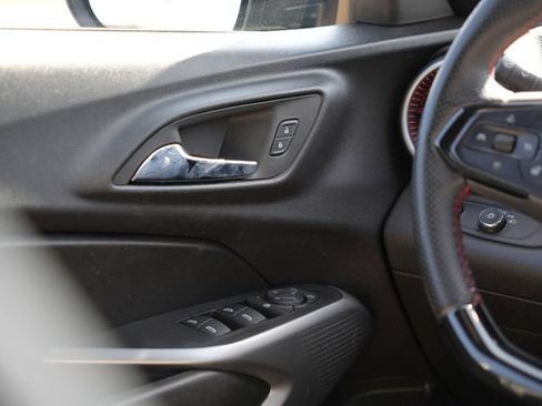 Used 2025 Chevrolet Trax RS w/ Sunroof Package FWD image 20