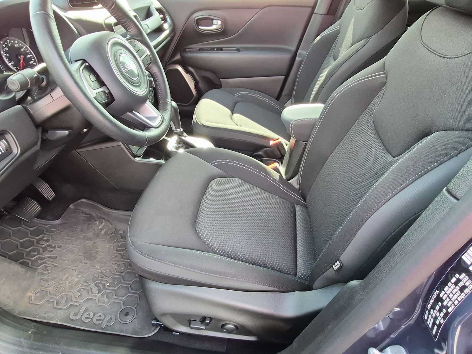 Used 2023 Jeep Renegade Latitude w/ Premium Group AWD/4WD image 17