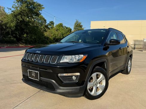 Used 2018 Jeep Compass Latitude w/ Cold Weather Group FWD image 14