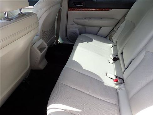Used 2012 Subaru Outback 3.6R Limited w/ Moonroof Pkg AWD/4WD image 7