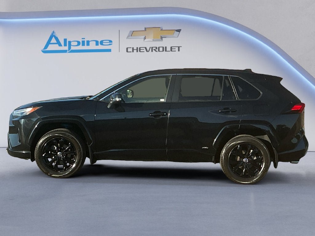Used 2022 Toyota RAV4 SE w/ Convenience Package AWD/4WD image 2