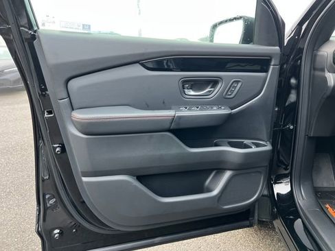 New 2025 Honda Pilot TrailSport image 18