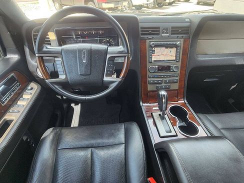 Used 2013 Lincoln Navigator 4WD image 8