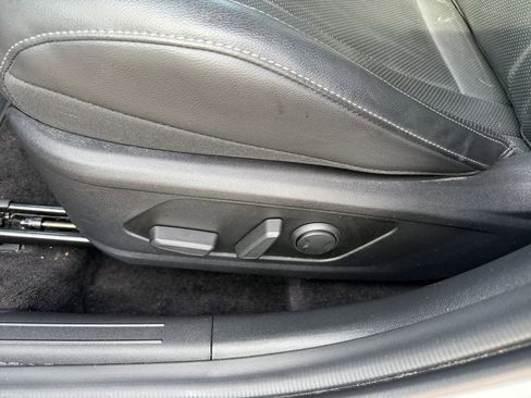 Used 2024 Hyundai Elantra Limited image 13