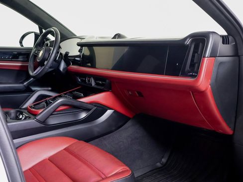 Certified 2025 Porsche Cayenne GTS image 7
