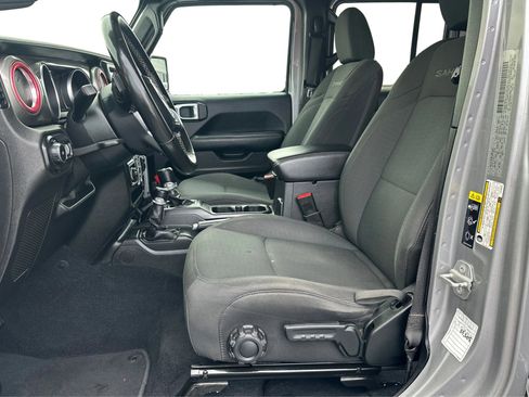 Used 2020 Jeep Wrangler Unlimited Sahara image 18