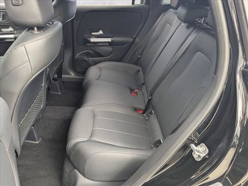 Used 2025 Mercedes-Benz GLA 250 image 16