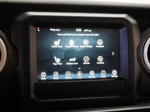 Certified 2022 Jeep Gladiator Willys image 26