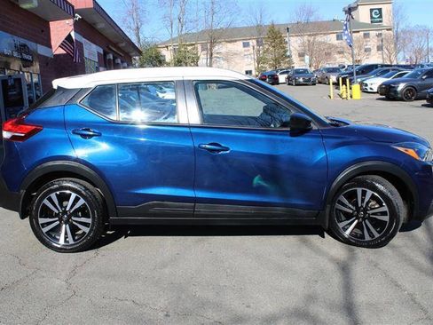 Used 2018 Nissan Kicks SV image 6