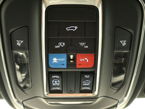 New 2025 Jeep Grand Cherokee Altitude image 28