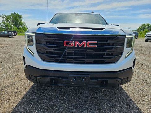 Used 2023 GMC Sierra 1500 Pro w/ Pro Value Package AWD/4WD image 2