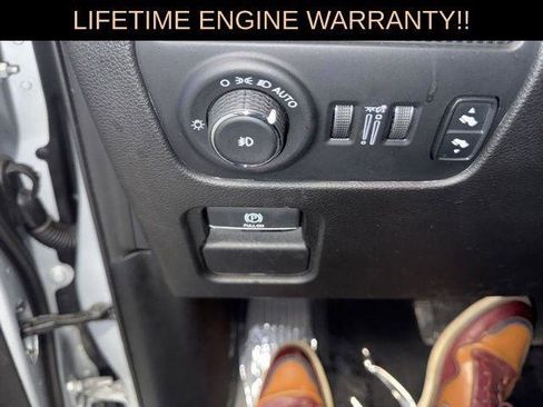 Certified 2024 Jeep Wagoneer L Series II w/ Flexible Seating Group image 18