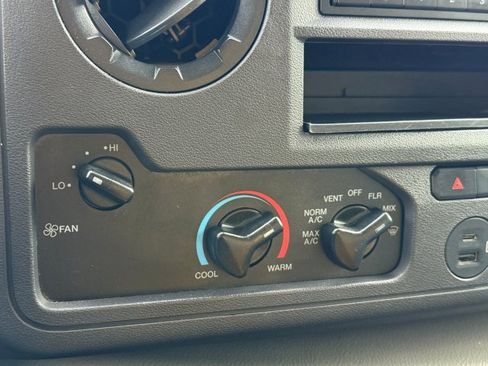 Used 2022 Ford E-350 and Econoline 350 Super Duty RWD image 28