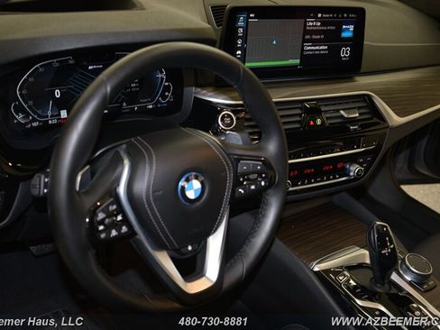 Used 2022 BMW 530e w/ Premium Package image 14