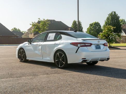 Used 2019 Toyota Camry XSE FWD image 7