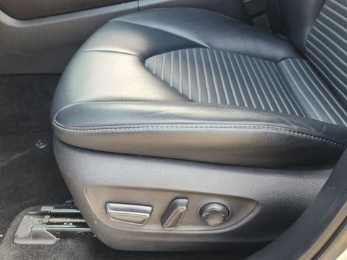 Used 2024 Toyota Highlander XSE FWD image 17