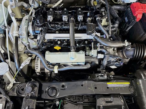 Used 2025 Nissan Versa SR w/ Trunk Package image 39