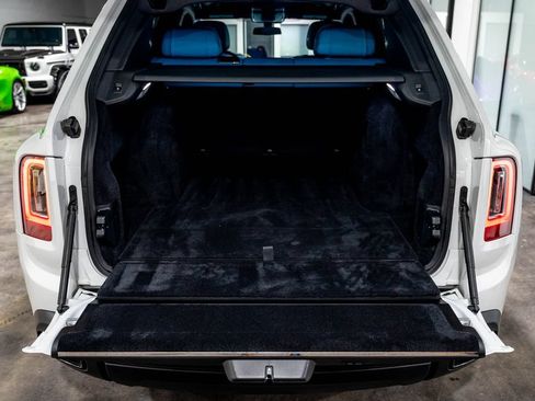 Used 2022 Rolls-Royce Cullinan Black Badge AWD/4WD image 31