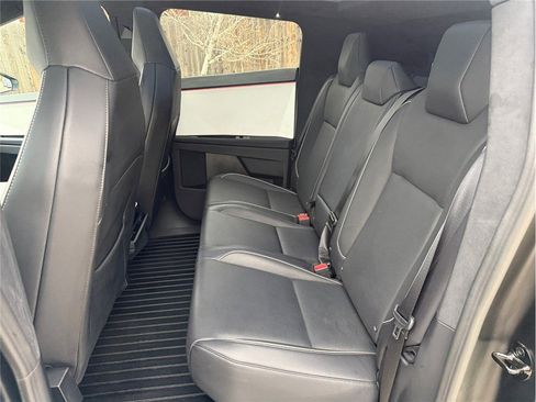 Used 2024 Tesla Cybertruck AWD Crew Cab image 31