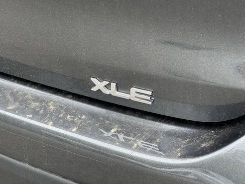 Used 2023 Toyota Highlander XLE FWD image 10