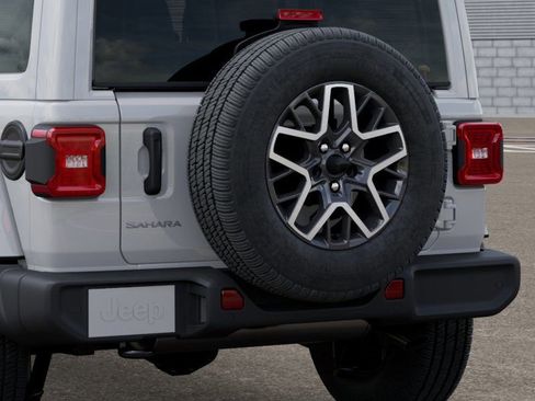 Used 2025 Jeep Wrangler Sahara w/ Safety Group image 13