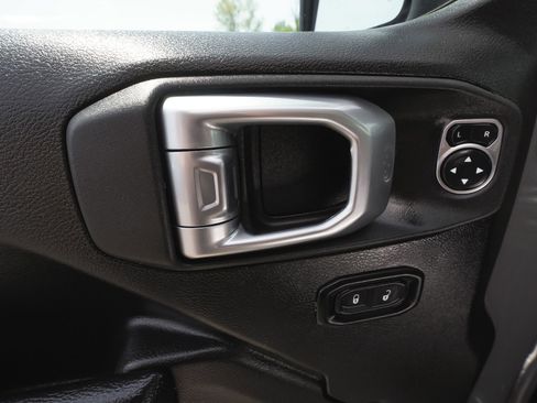 Used 2023 Jeep Gladiator Sport AWD/4WD image 9