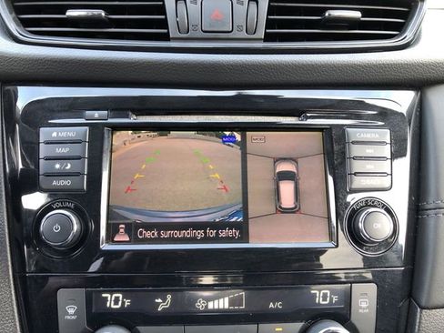 Used 2018 Nissan Rogue SL FWD image 22
