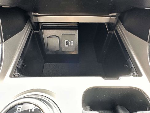 Used 2022 Ford Explorer XLT w/ Equipment Group 202A AWD/4WD image 27