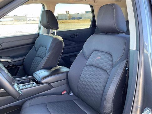 Used 2024 Nissan Pathfinder SV image 8