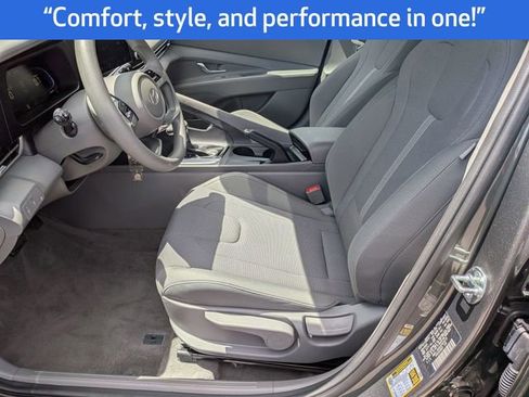 Used 2025 Hyundai Elantra SE FWD image 11