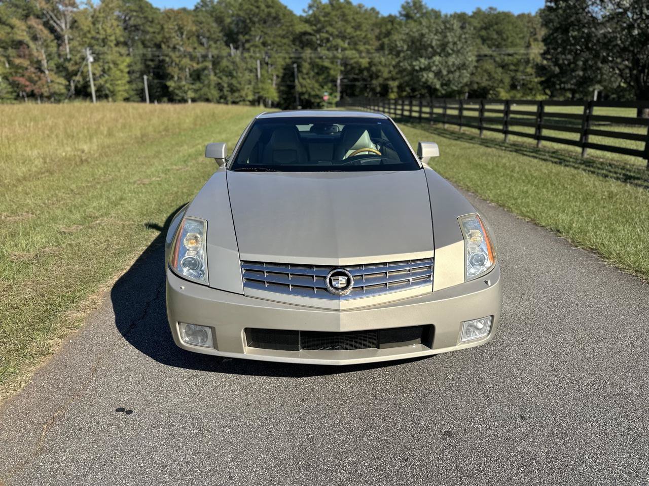 Used 2006 Cadillac XLR RWD image 10