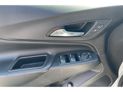 Used 2021 Chevrolet Equinox LT FWD image 11