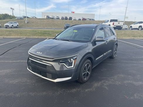 Used 2025 Kia Niro EX image 7