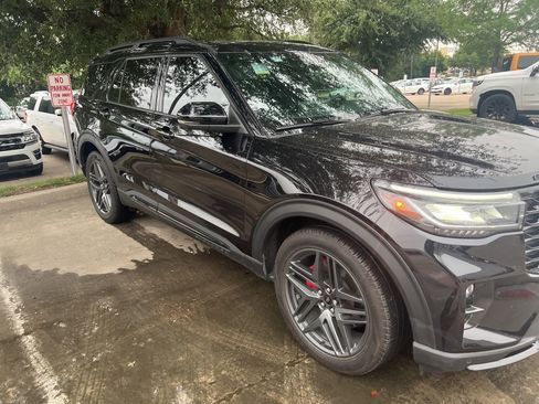 Used 2025 Ford Explorer ST AWD/4WD image 5