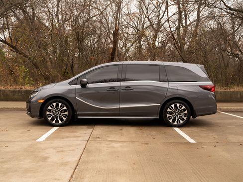 Used 2025 Honda Odyssey Elite image 6