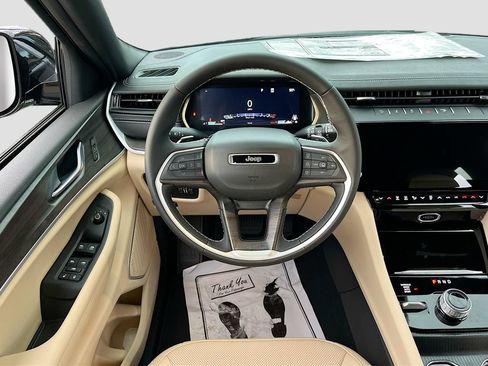 New 2026 Jeep Grand Cherokee L Limited w/ Luxury Tech Group II AWD/4WD image 19