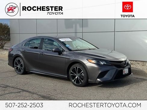 Used 2018 Toyota Camry SE w/ Moonroof Package FWD image 1