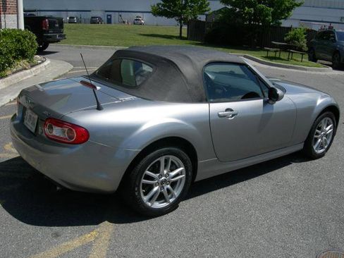 Used 2013 MAZDA MX-5 Miata Sport RWD image 11