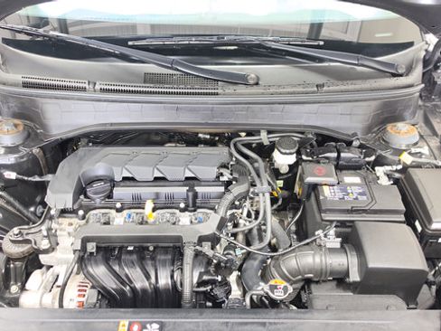 Certified 2025 Hyundai Venue SEL FWD image 27