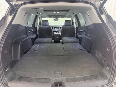Used 2018 Buick Enclave Essence AWD/4WD image 33