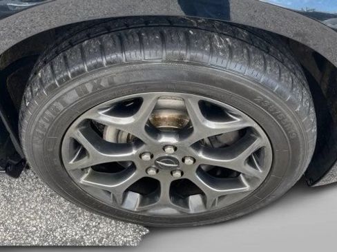 Used 2018 Chrysler 300 S AWD/4WD image 5