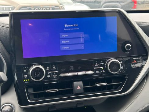 Used 2023 Toyota Highlander Platinum FWD image 22
