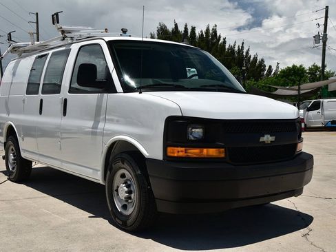 Used 2017 Chevrolet Express 2500 RWD image 1