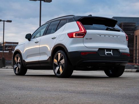 Certified 2024 Volvo XC40 Recharge Plus image 5