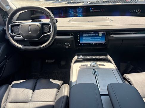 Certified 2025 Lincoln Navigator L Reserve AWD/4WD image 28