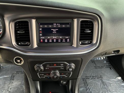 Used 2020 Dodge Charger SXT w/ Blacktop Package image 18