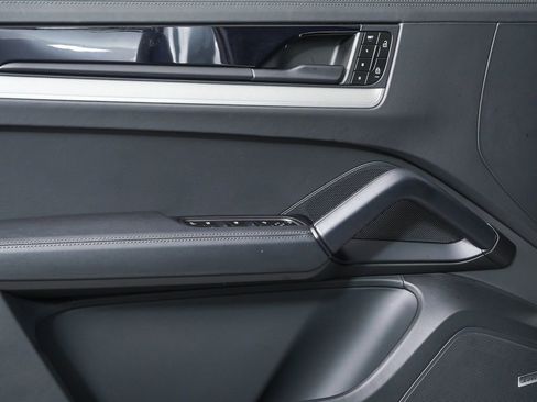 Certified 2026 Porsche Cayenne AWD image 6